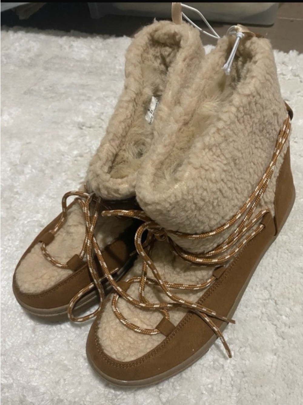 Old Navy Tan Shearling-Look Lace-Up Women’s Boots size 6